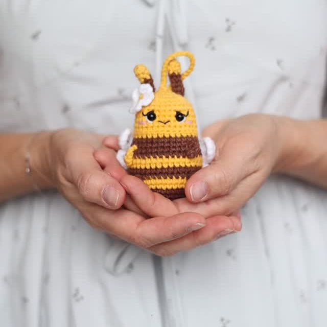 ALBINUȚĂ - kit de croșetat jucărie