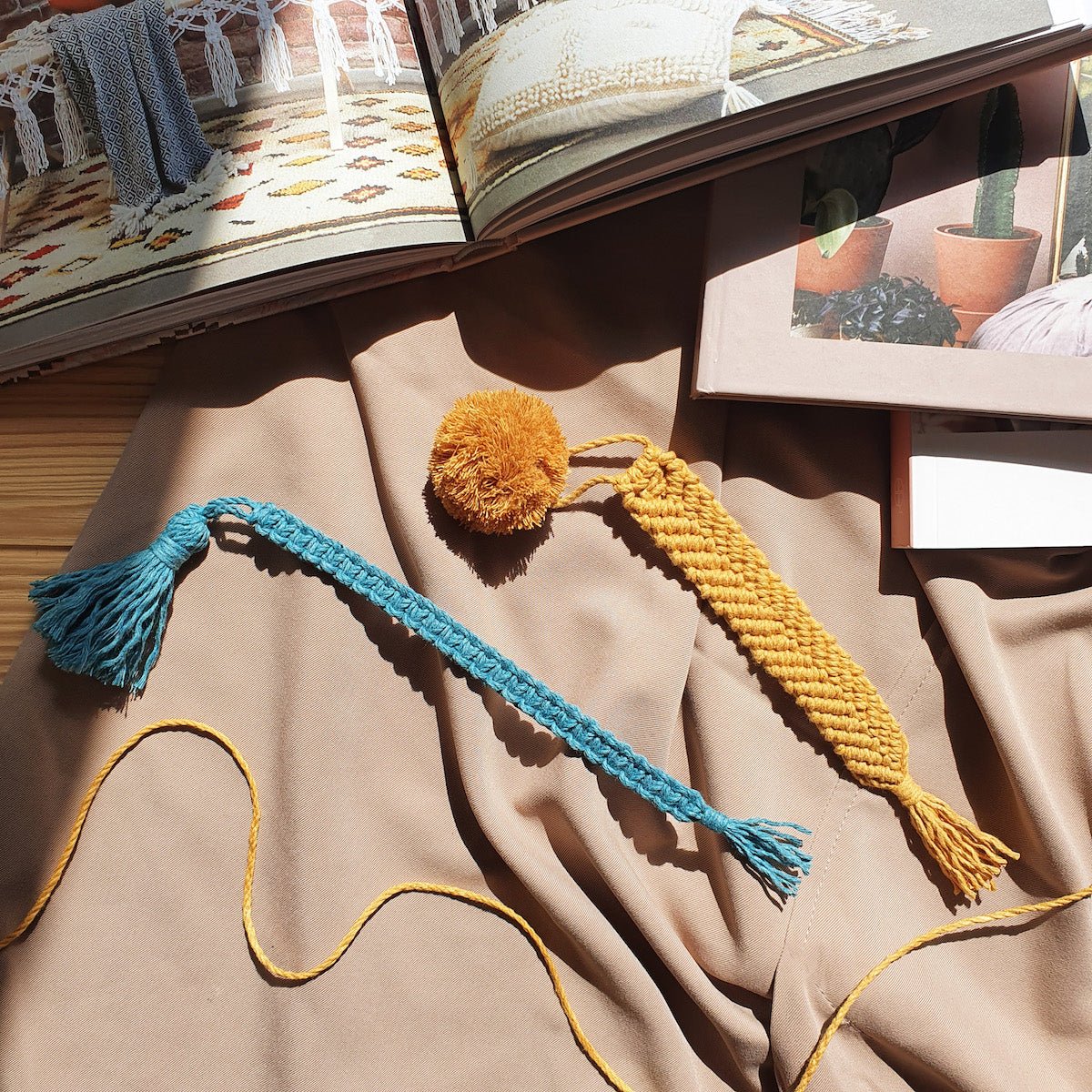 Semne de carte din șnur triplu-răsucit de 1.5 mm