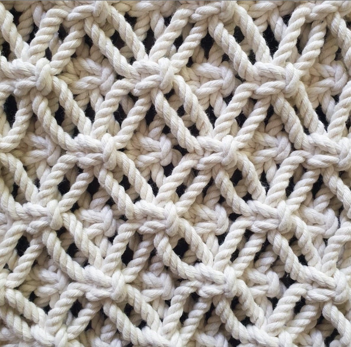 Detaliu impletitură din șnur triplu-răsucit Bobbiny, 5 mm