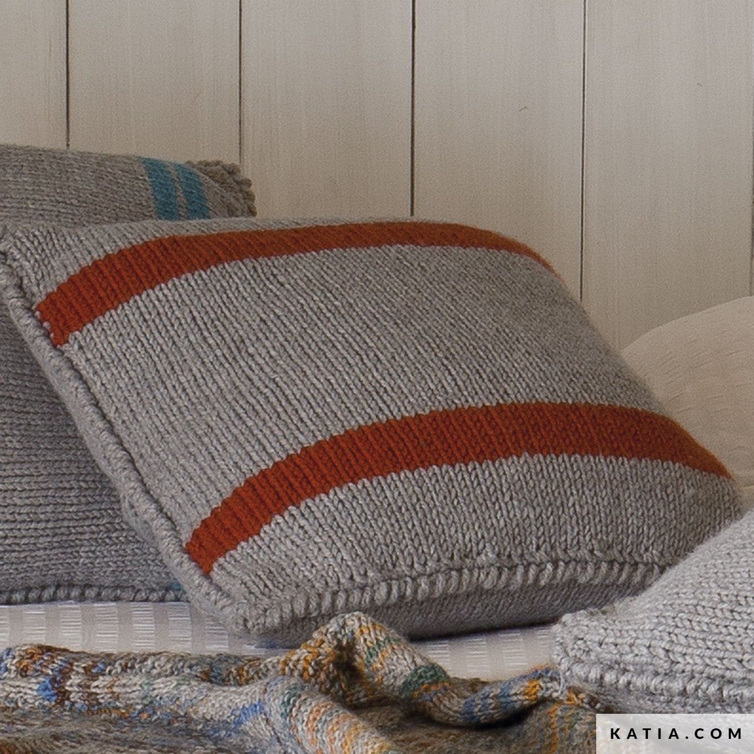 Perne tricotate Canada