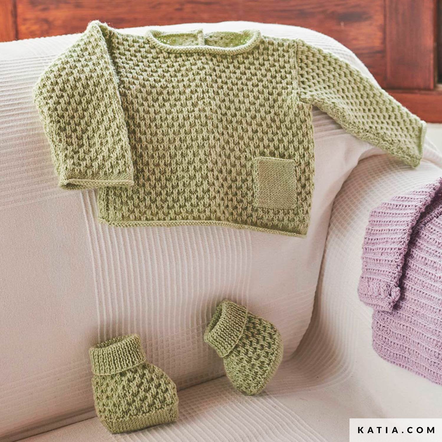 Bluză și botoșei tricotați din Baby Nature