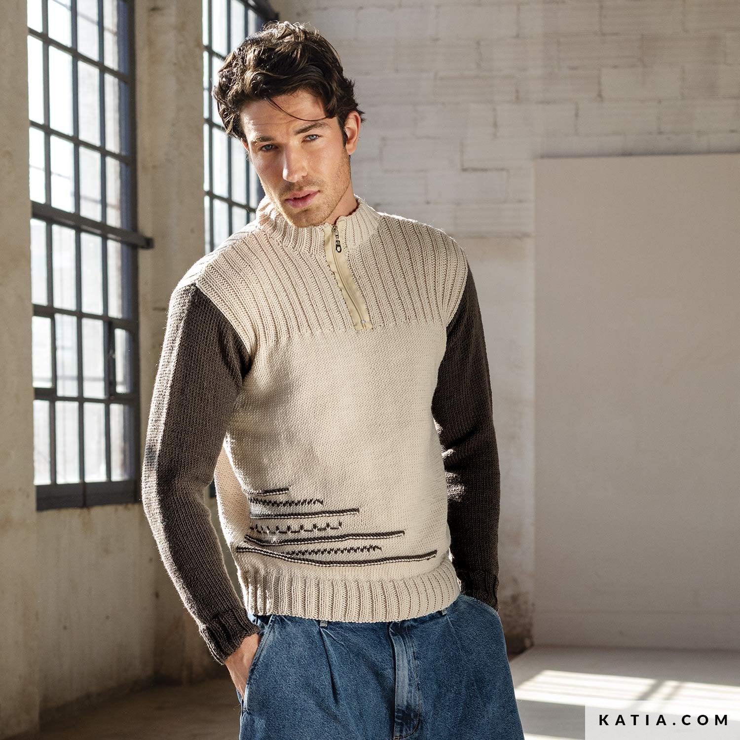 Pulover cu mâneci și detalii contrastante din Merino 100%